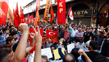 Protesters in Hatay demonstrate against the Turkish government's policy on Syria (Reuters/Umit Bektas)