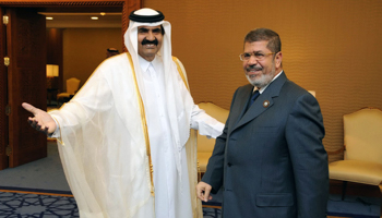 Qatar's former Emir Sheikh Hamad bin Khalifa Al Thani greets Egypt's former President Mohammed Morsi (Reuters/Egyptian Presidency/Handout)