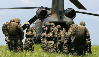 Ground Self-Defence Force's 1st Airborne Brigade soldiers prepare to board a CH-47 helicopter (Reuters/Issei Kato)