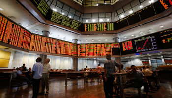 Investors monitor stock market prices in Kuala Lumpur (Reuters/Bazuki Muhammad)