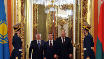 Russia's PM Dmitry Medvedev meets with the Kazakhstani and Belarusian Presidents (Reuters/Yuri Kodobnov/Pool)