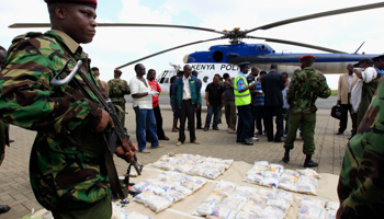 A Kenyan policeman guards seized heroin (Reuters/Thomas Mukoya)