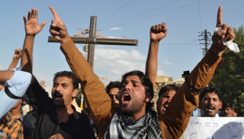 Christian men in Quetta shout anti-government slogans (Reuters/Naseer Ahmed)