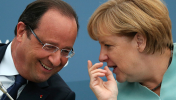 Angela Merkel and Francois Hollande attend a meeting (Reuters/Sergei Karpukhin)