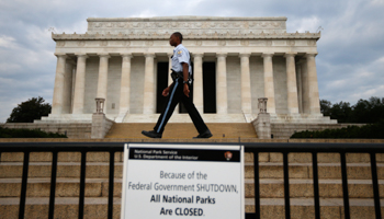 A National Parks policeman walks past a sign at the Lincoln Memorial (Reuters/Jason Reed)