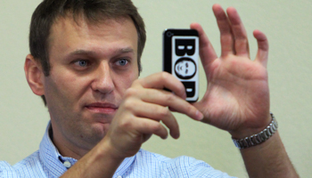 Alexei Navalny holds a mobile phone inside a court building in Kirov (Reuters/Maxim Shemetov)