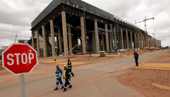 Workers walk past the construction site of Medupi power station in Lephalele (Reuters/Siphiwe Sibeko)