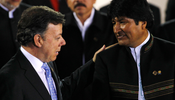 President Juan Manuel Santos and his Bolivian counterpart Evo Morales (Reuters/Gil Montano)