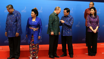 Political leaders prepare for a group photo at the Asia-Pacific Economic Cooperation (APEC) Summit in Indonesia. (Reuters/Mast Irham/Pool)