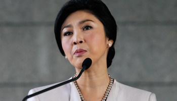 Prime Minister Yingluck Shinawatra faces the media (Reuters/Athit Perawongmetha)