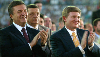 President Viktor Yanukovich and businessman Rinat Akhmetov (Reuters/Alexander Khudotioply)