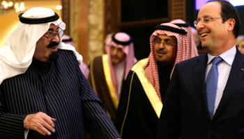 Saudi Arabia's King Abdullah bin Abdulaziz al-Saud speaks with French President Francois Hollande (Reuters/Kenzo Tribouillard/Pool)