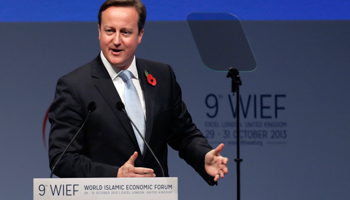 Britain's Prime Minister David Cameron addresses the World Islamic Economic Forum in London (Reuters/Luke MacGregor)