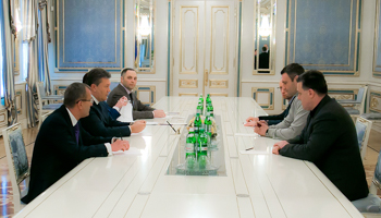 President Viktor Yanukovich meets with opposition leaders Tyahnybok, Klitschko and Yatsenyuk in Kiev (Reuters/Andrei Mosienko/Presidential Press Service/Handout)