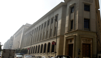 Vehicles drive by in front of Central Bank of Egypt Headquarters in Cairo (Reuters/Amr Abdallah Dalsh)