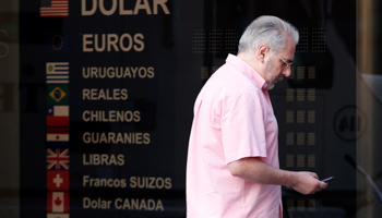 A man walks past a foreign exchange house in the financial district of Buenos Aires (Reuters/Enrique Marcarian)