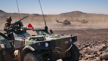 A French soldier stands guard in the Terz valley, northern Mali (Reuters/Francois Rihouay)