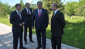 President Vladimir Putin talks with his Collective Security Treaty Organization counterparts in 2013 (Reuters/Alexei Nikolski)