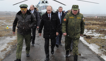 President Vladimir Putin accompanied by Defence Minister Sergey Shoigu (Reuters/Mikhail Klimentyev/RIA Novosti/Kremlin)