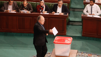 Tunisia's Speaker of the Assembly Mustapha Ben Jaafar casts his vote over the composition of an election commission (Reuters/Zoubeir Souissi)