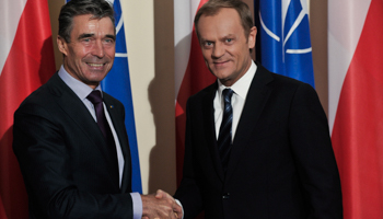 NATO Secretary General Anders Fogh Rasmussen shakes hands with Poland's Prime Minister Donald Tusk (Reuters/Filip Klimaszewski)