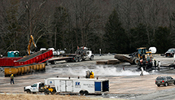 Workers of Cabot Oil & Gas Co. in Pennsylvania (Reuters/Eduardo Munoz)