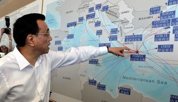 Chinese Premier Li Keqiang points on a map at the port of Piraeus, Greece (Reuters/Louisa Gouliamaki/Pool)