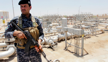 A member from the oil police force stands guard at Zubair oilfield in Basra (Reuters/Essam Al-Sudani)