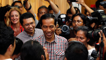 Indonesia presidential candidate Joko Widodo greets journalists after a news conference in Jakarta (Reuters/Darren Whiteside)