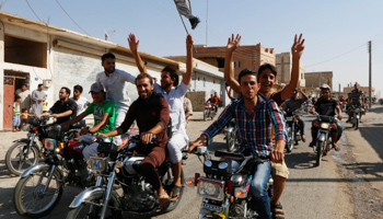 Residents of Tabqa city celebrate after Tabqa air base fell to Islamic State militants (Reuters/Stringer)