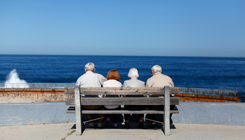 Elderly couples in La Jolla, California (Reuters/Mike Blake)