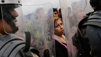 Syrian Kurds wait on the Turkish-Syrian border (Reuters/Murad Sezer)