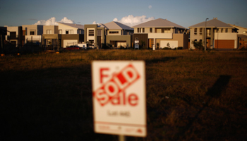 A row of newly-constructed homes in the new Sydney suburb of Greenhills Beach (Reuters/Jason Reed)