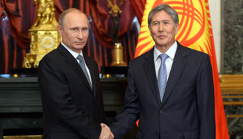 Russian President Vladimir Putin shakes hands with his Kyrgyzstan counterpart Almazbek Atambayev (Reuters/Alexei Nikolskyi/RIA Novosti/Kremlin)