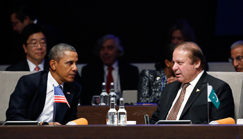 US President Barack Obama and Pakistan's Prime Minister Nawaz Sharif at the Nuclear Security Summit in The Hague (Reuters/Yves Herman)