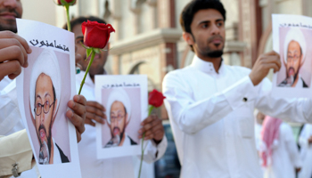 Supporters of Saudi Shi'ite cleric Tawfiq al-Amir hold his pictures during a demonstration  (Reuters/Stringer)