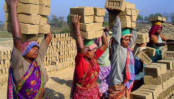 Indian women carry bricks on their heads in Jirania (Reuters/Jayanta Dey)