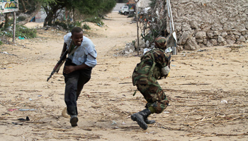 Somali government soldiers run to position during an ambush by al Shabaab rebels on the outskirts of Elasha town (Reuters/Feisal Omar)