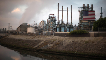 Tesoro's Los Angeles oil refinery in Los Angeles, California (Reuters/Lucy Nicholson)