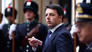 Prime Minister Matteo Renzi arrives to meet Spain's King Felipe at the Chigi Palace in Rome (Reuters/Alessandro Bianchi)