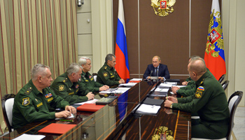 Putin chairs a meeting with military chiefs at the Bocharov Ruchei state residence in Sochi (Reuters/Alexei Druzhinin/RIA Novosti/Kremlin)