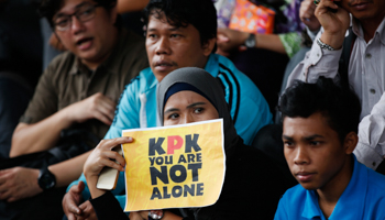 Activists and supporters of the Corruption Eradication Commission hold a rally of support at the KPK's headquarters in Jakarta (Reuters/Darren Whiteside)