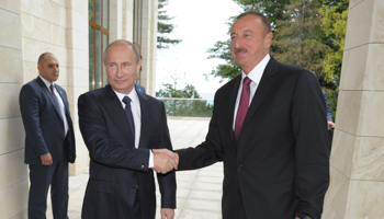 Russia's President Vladimir Putin shakes hands with Azerbaijan's President Ilham Aliyev (Reuters/Alexei Druzhinin/RIA Novosti/Kremlin)