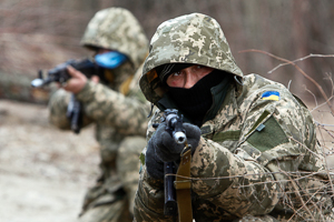 A military drill near Zhytomyr (Reuters/Valentyn Ogirenko)