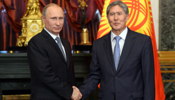Russian President Vladimir Putin shakes hands with his Kyrgyz counterpart Almazbek Atambayev (Reuters/Alexei Nikolskyi/RIA Novosti/Kremlin)