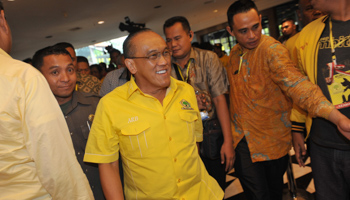 Aburizal Bakrie at the Golkar Party National Conference in Nusa Dua (Reuters/Nyoman Budhiana/Antara Foto)