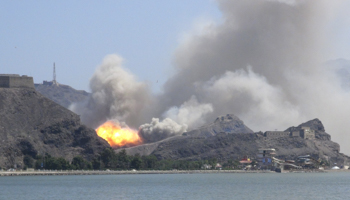 An arms depot explodes at the Jabal Hadeed military compound in Yemen's southern port city of Aden REUTERS/ (Reuters/Nabeel Quaiti)