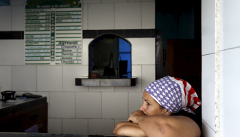 A Cuban woman wearing a scarf with the colors of the US flag (Reuters/Stringer)