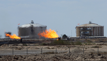 Excess gas is burnt off at a pipeline at Zubair oilfield in Basra (REUTERS/Essam Al-Sudani) 