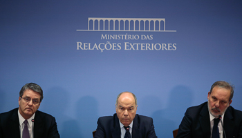 WTO Director-General Roberto Azevedo with Brazilian ministers Mauro Vieira and Armando Monteiro (Reuters/Ueslei Marcelino)